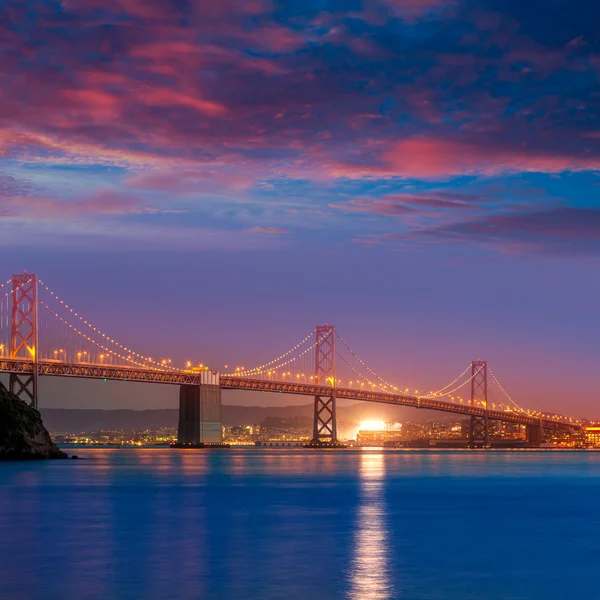 Kaliforniya'daki san francisco defne köprü-gün batımında — Stok fotoğraf