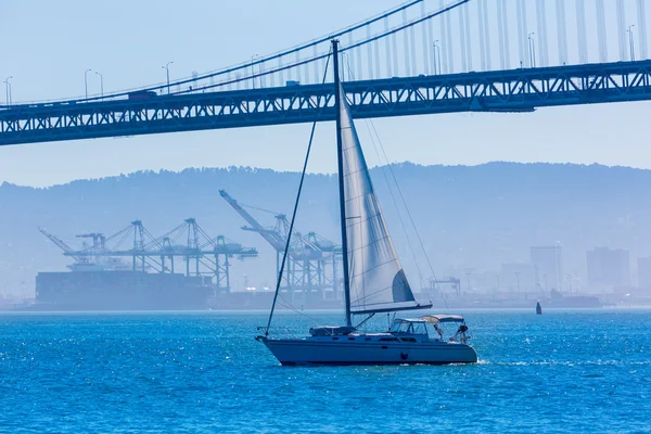 San Francisco Bay bridge sailboat from Pier 7 California — Stock Photo, Image