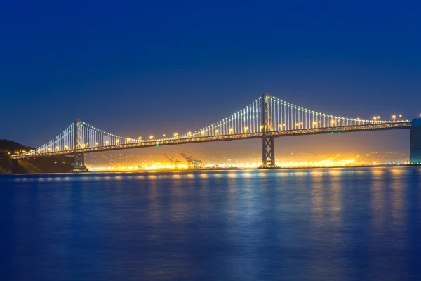 San Francisco Bay Bridge al tramonto dal molo 7 California — Foto Stock