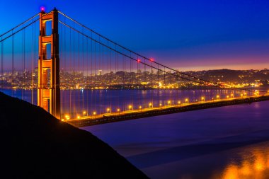 san francisco golden gate Köprüsü günbatımı kablolar aracılığıyla