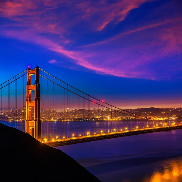 Golden Gate Bridge San Francisco sunset through cables — Stock Photo, Image