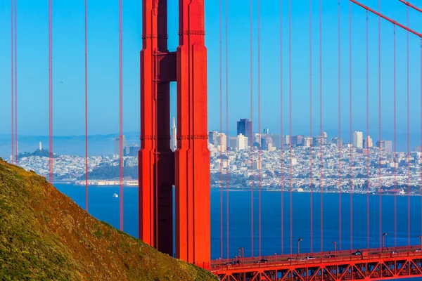 San Francisco Golden Gate Bridge through cables in California — Stock Photo, Image