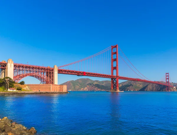 Golden gate bridge san francisco von presidio california — Stockfoto