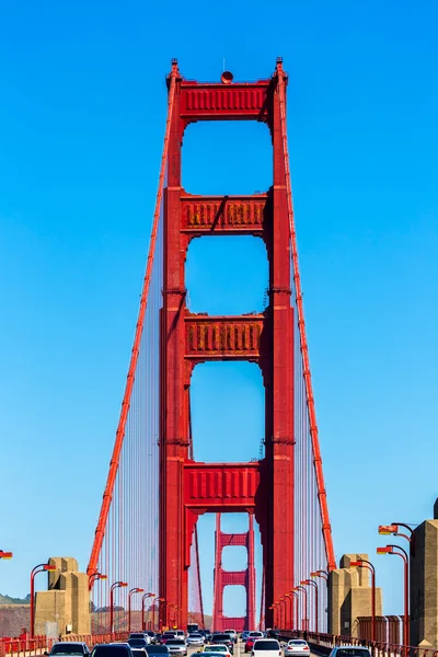 Tráfico de Golden Gate Bridge en San Francisco California — Foto de Stock