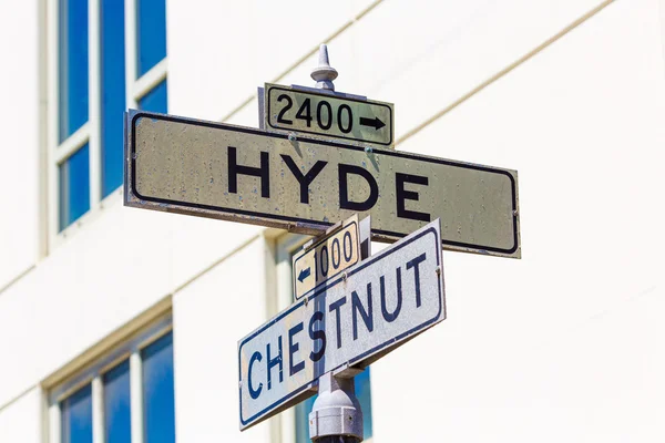 San francisco Hyde Street sign with Chesnut California — Stock Photo, Image