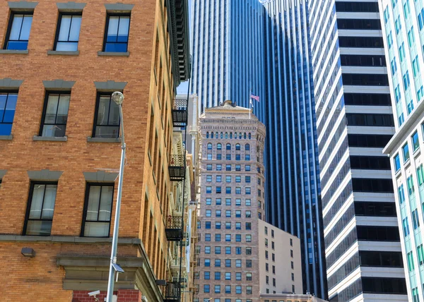 San francisco downtown gebouwen aan Californië — Stockfoto