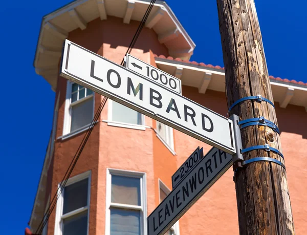 San francisco lombard street znak w Kalifornii — Zdjęcie stockowe