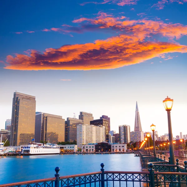 San Francisco Pier 7 pôr do sol na Califórnia — Fotografia de Stock