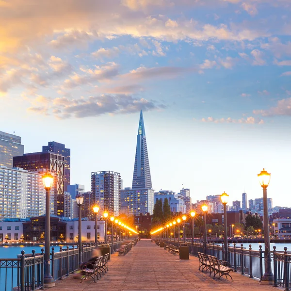 San Francisco Pier 7 pôr do sol na Califórnia — Fotografia de Stock