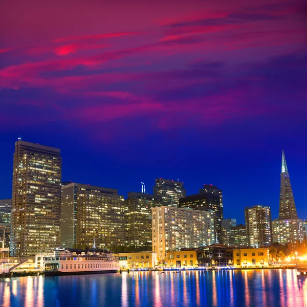 Skykine del tramonto di San Francisco dal molo 7 in California — Foto Stock