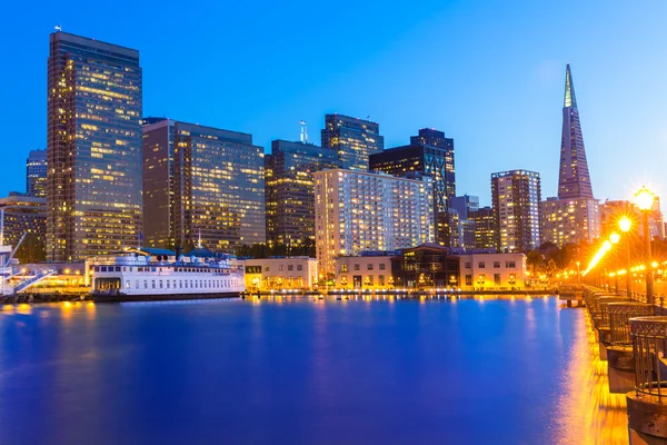 San francisco-pier 7 zonsondergang in Californië — Stockfoto