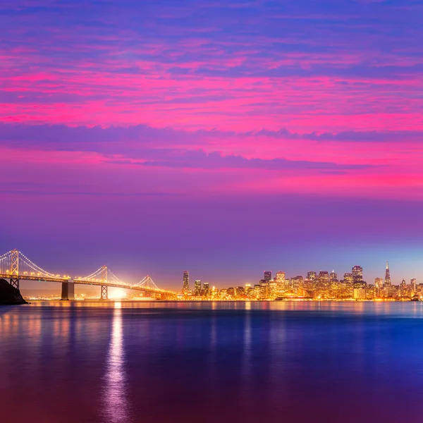 San Francisco coucher de soleil skyline Californie baie reflet de l'eau — Photo
