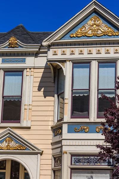 San francisco viktorianska hus nära alamo square Kalifornien — Stockfoto