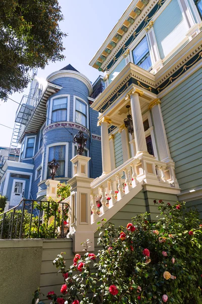 San francisco viktorianska hus nära alamo square Kalifornien — Stockfoto