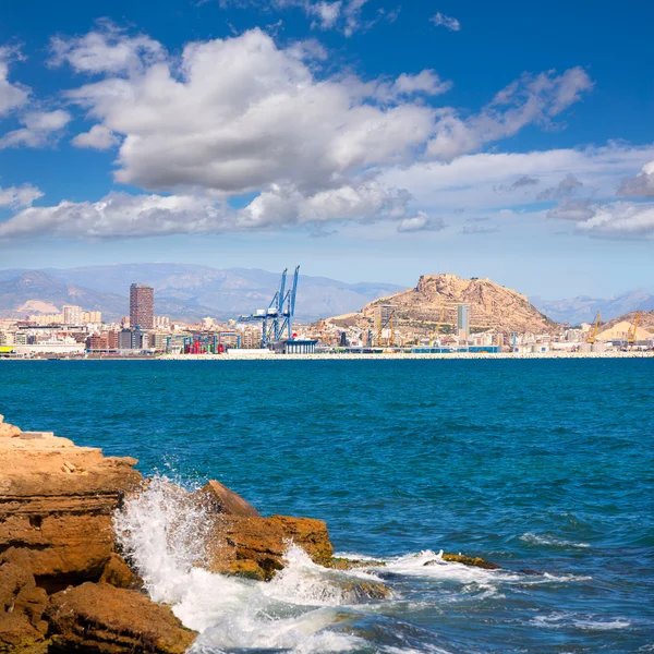 Alicante skyline centrum och hamnen från Medelhavet — Stockfoto