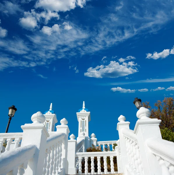 ベニドーム バルコン ・ デル ・ メディテラネオ地中海ホワイト balustr — ストック写真