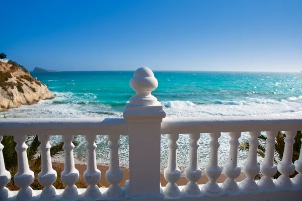 Benidorm balcon del mediterraneo sea von weißer Balustrade — Stockfoto