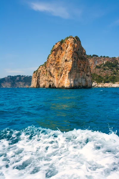 Isla del descubridor beyaz, cabo nao pelerinli sahil alicante — Stok fotoğraf