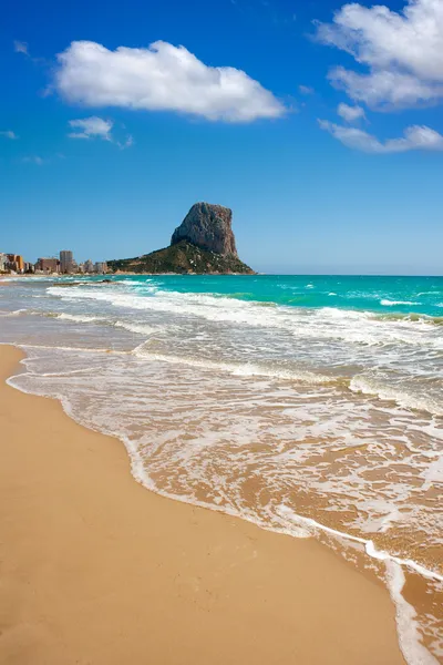 Calpe alicante arenal bol strand mit penon de ifach — Stockfoto