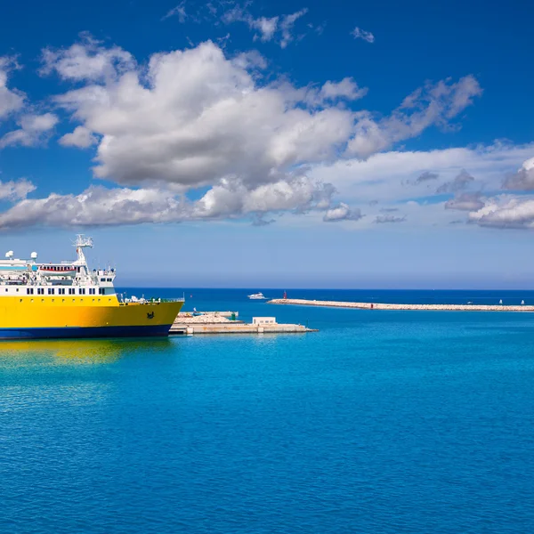 Denia alicante Kreuzfahrtfähre im Hafen bei schönem Wetter — Stockfoto