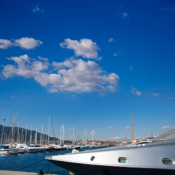 Denia Αλικάντε μαρίνα σκαφών στο γαλάζιο της Μεσογείου — Φωτογραφία Αρχείου