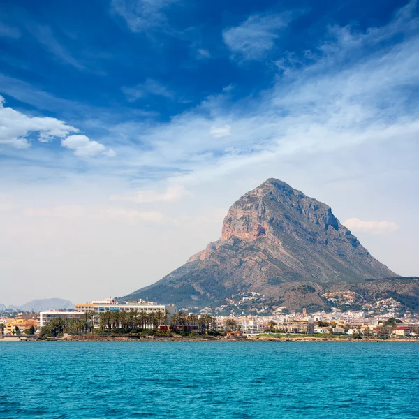 Javea xabia přístavu marina s Monga mountain v alicante — Stock fotografie