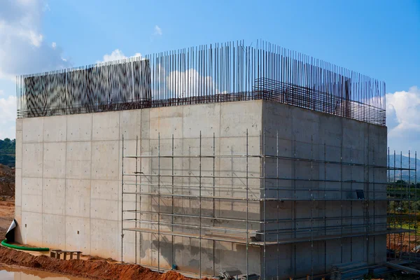 Coluna de porão de concreto armado para ponte ferroviária — Fotografia de Stock