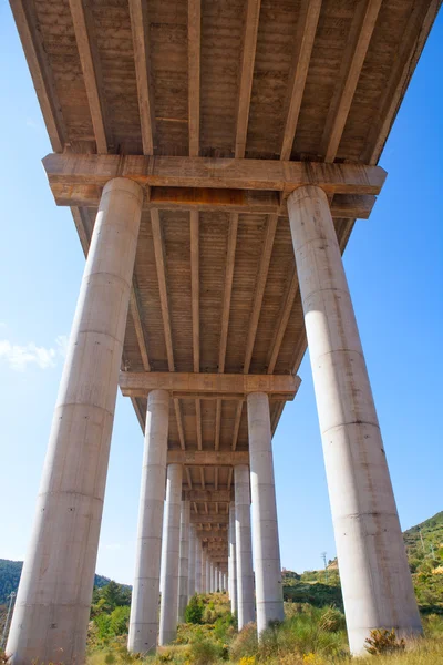 Viaducto de Bunol в Мбаппе через дорогу А-3 Валенсия — стоковое фото