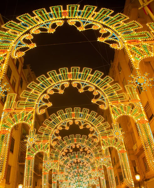 Hermosas luces nocturnas en Fallas Fest de Valencia en la calle Sueca — Foto de Stock