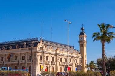 valencia liman Kulesi ve palmiye ağacı ile bina