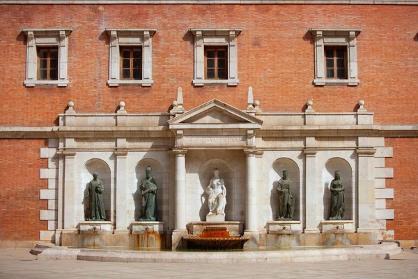瓦伦西亚广场 del patriarca 大学市中心喷泉 — 图库照片