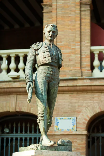 Plaza de toros de Valencia arena con statua del torero — Foto Stock