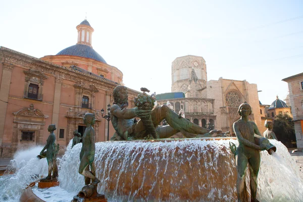 Valencia plaza de la virgen neptuno foutain och katedralen — Stockfoto
