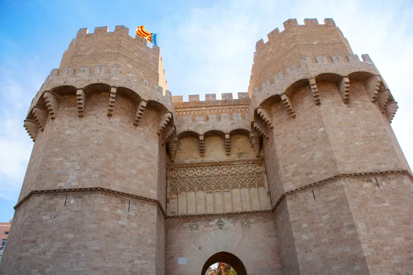 Valencia torres de serrano towers i Spanien — Stockfoto