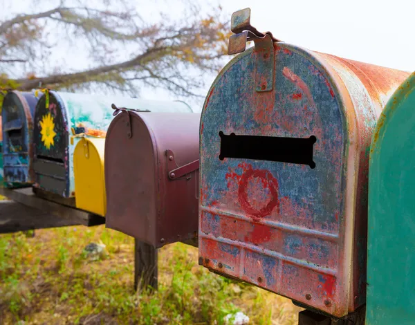 Kalifornische Grunge-Briefkästen entlang der pazifischen Highway Route 1 — Stockfoto