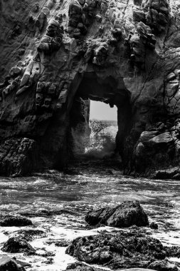 big sur Devlet California pfeiffer Plaj Parkı dramatik bw