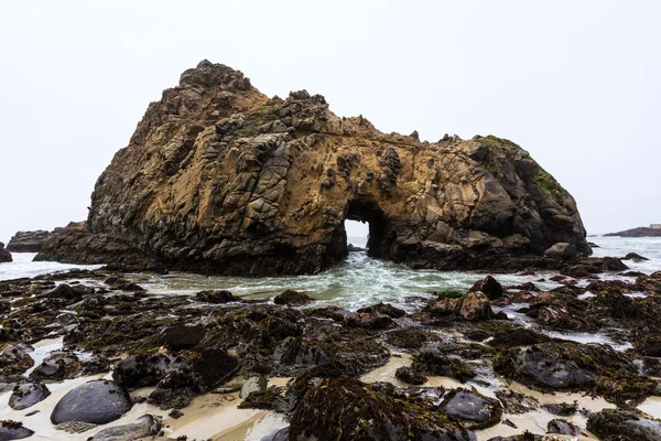 Californië pfeiffer strand in big sur Staatspark — Stockfoto