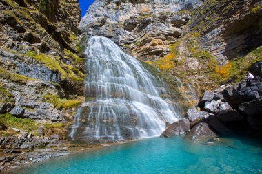 Cascada cola de caballo ordesa Vadisi pyrenees İspanya