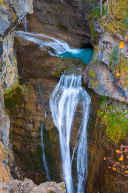 Cascada del Estreito şelale ordesa Vadisi pyrenees İspanya