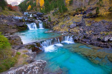 gradas de soaso arazas nehir ordesa Vadisi pyrenees huesca sp içinde