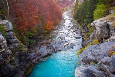gradas de soaso arazas nehir ordesa Vadisi pyrenees huesca sp içinde
