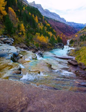 gradas de soaso arazas nehir ordesa Vadisi pyrenees huesca sp içinde