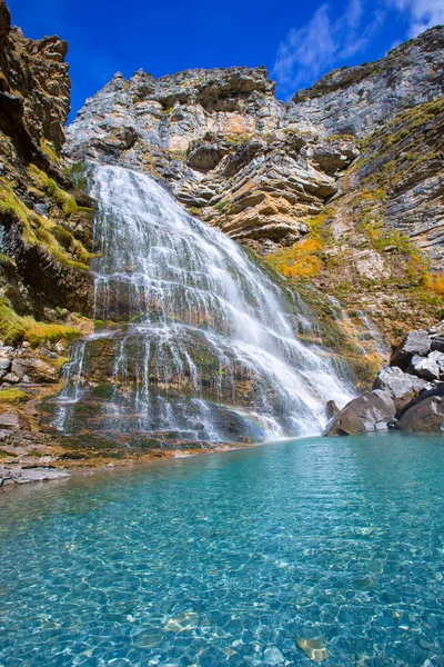 Cascada cola de caballo på ordesa dalen Pyrenéerna Spanien — Stockfoto