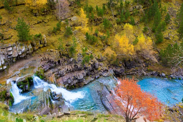 Gradas de soaso arazas nehir ordesa Vadisi pyrenees huesca sp içinde — Stok fotoğraf