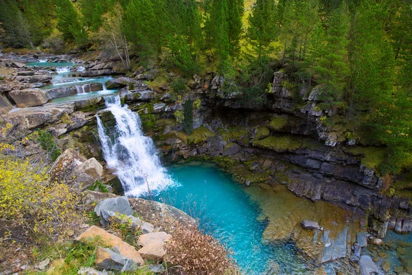 Gradas de soaso i arazas floden ordesa dalen Pyrenéerna huesca sp — Stockfoto