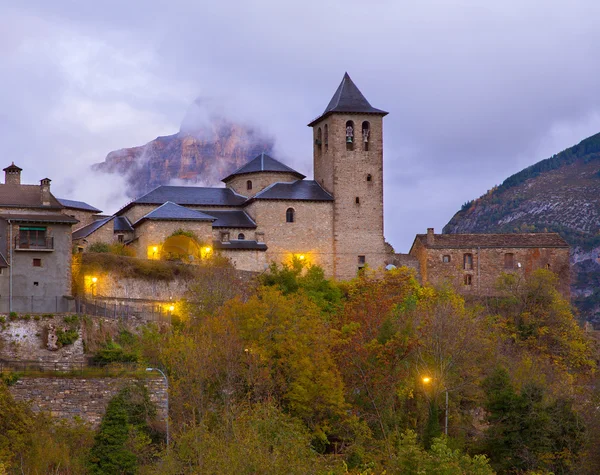 Torla kirche in pyrenäen ordesa tal bei aragon huesca spanien — Stockfoto