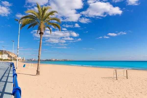 Alicante postiguet pláž u Středozemního moře ve Španělsku — Stock fotografie