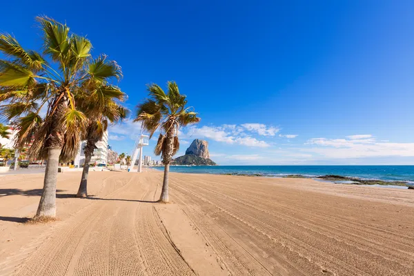 Calpe playa arenal bol beach in der nähe von penon ifach alicante — Stockfoto