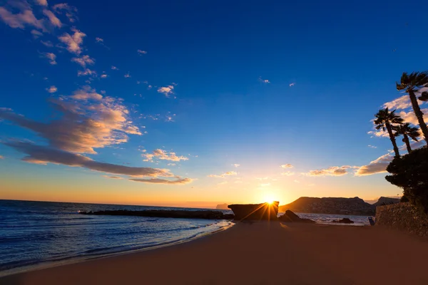 Calpe alicante naplemente, a strand cantal roig, Spanyolország — Stock Fotó