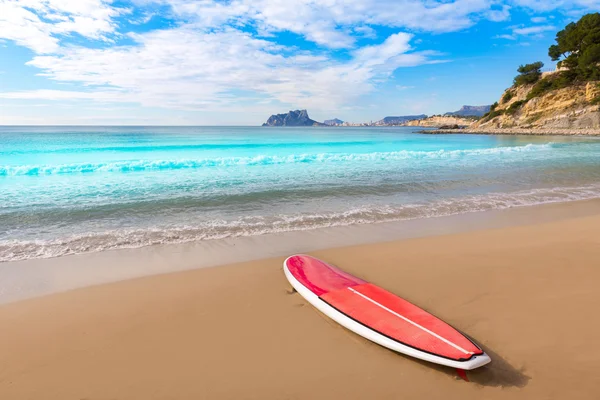 Spiaggia Moraira playa El Portet con paddle sufrboard ad Alicante — Foto Stock